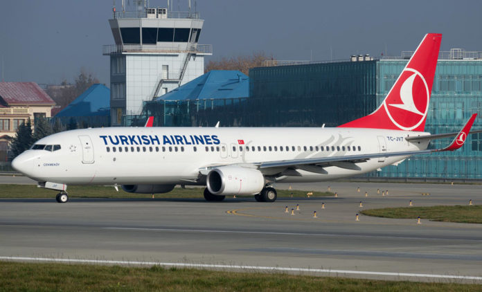 Boeing 737-800 Turkish Airlines в аэропорту Львов