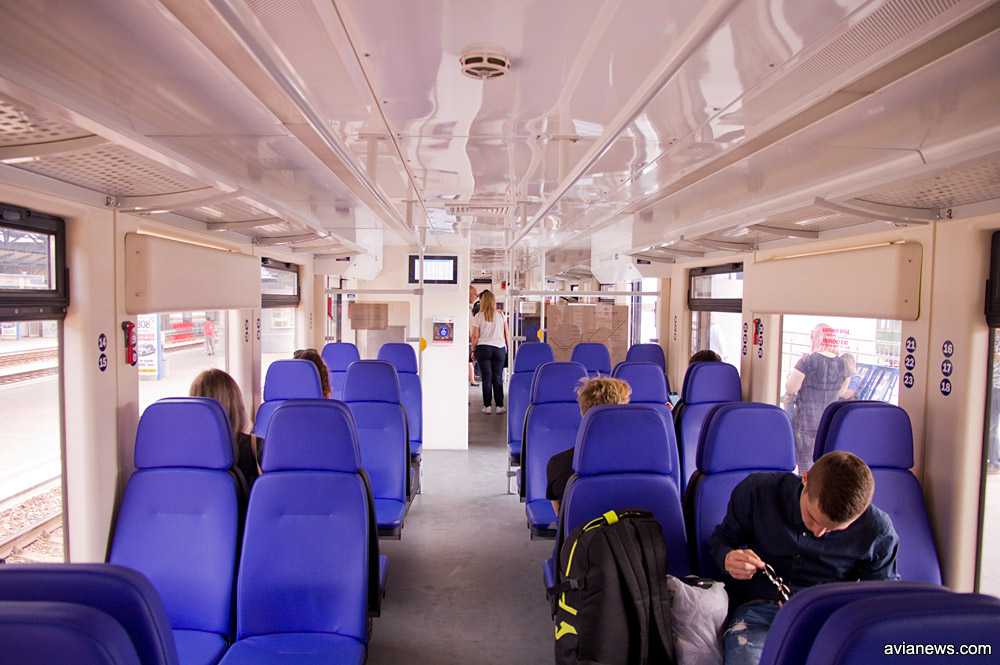 Схема размещения кресел в салоне рельсового автобуса PESA 620M "Киев Борисполь Экспресс"