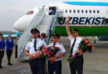 Экипаж, доставивший 5-й Boeing 787-8 Uzbekistan Airways в Ташкент