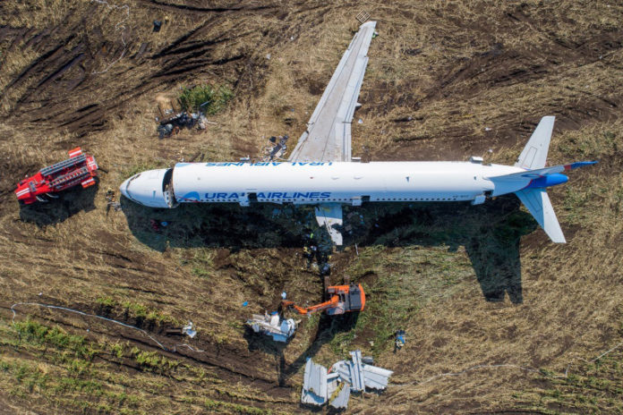 Процесс демонтажа Airbus A321 