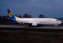 Boeing 737-400 МАУ в октябре 1992 года в старой ливрее Air Ukraine International