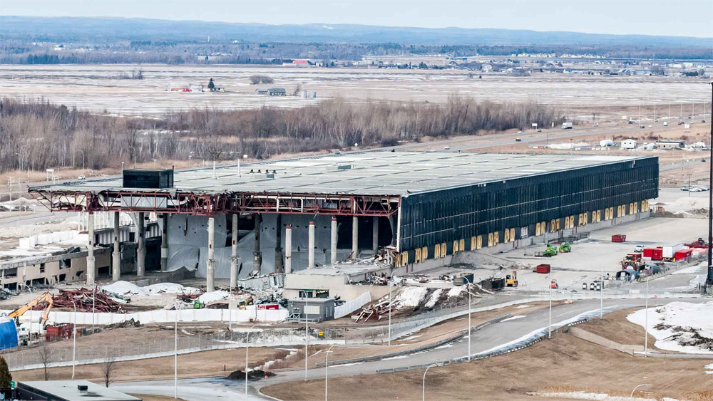Демонтаж терминала в аэропорту Мирабель