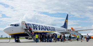 Посадка пассажиров в самолет Ryanair