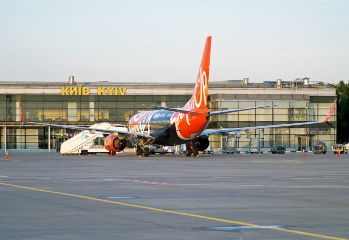 Boeing 737-700 SkyUp в ливрее ФК 