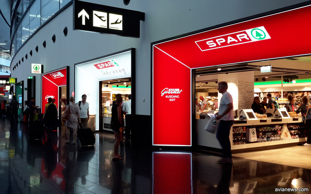Супермаркет Spar и McDonald's в терминале 3 аэропорта Вены Швехат