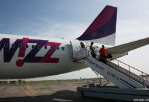 Самолет Wizz Air в аэропорту Одесса