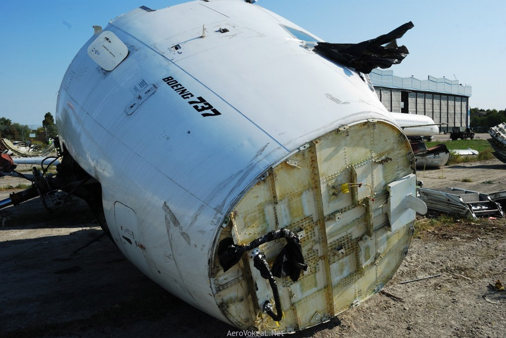 Boeing 737 в процессе утилизации
