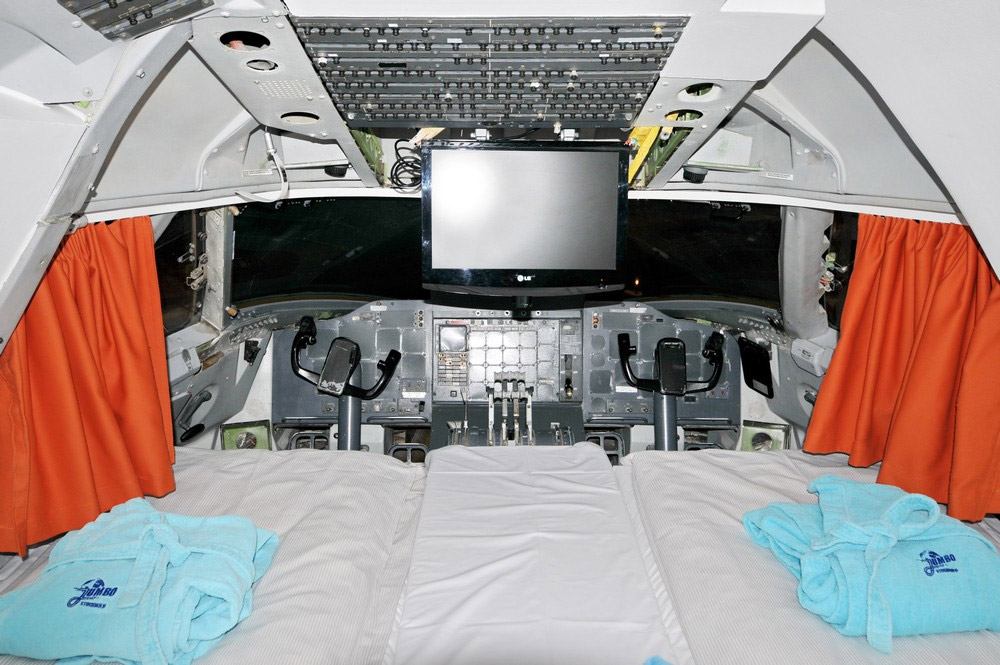 Номер в кабине пилотов в Boeing 747 Jumbo Stay