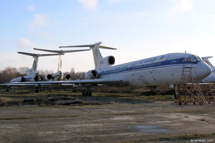 Списанные самолеты Ту-154 и Ту-134 в аэропорту Борисполь