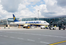 Boeing 737-800 Ryanair в аэропорту