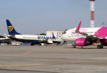 Самолеты Ryanair та Wizz Air в аэропорту