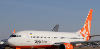 Boeing 737-800 SkyUp
