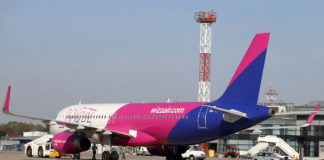 Самолет A320 Wizz Air в новой ливрее