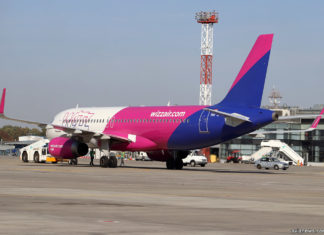 Самолет A320 Wizz Air в новой ливрее
