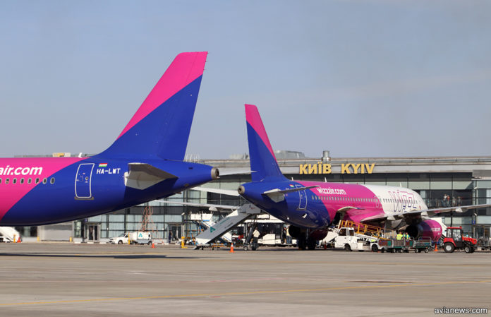 Самолеты Wizz Air в аэропорту Киева