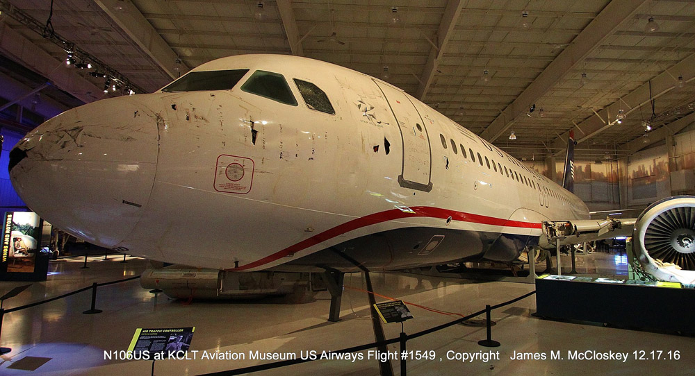 Airbus A320 US Airways N106US, который приводнился на реку Гудзон, в музее в Шарлотте