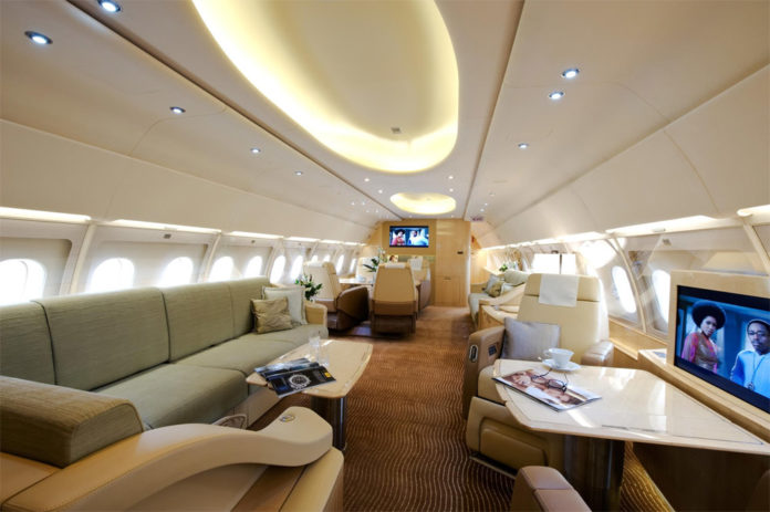 Бизнес-джет Airbus ACJ319 оператора бизнес-авиации Comlux