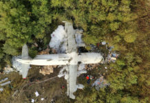 Ан-12БК UR-CAH авиакомпании "Украина-Аэроальянс" после жесткой посадки во Львове