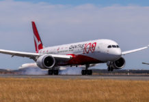 Посадка Boeing 787 Qantas в Сиднее после выполнения рейса из Лондона