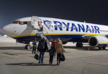 Посадка пассажиров в самолет Ryanair
