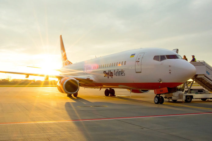 Boeing 737-800 SkyUp