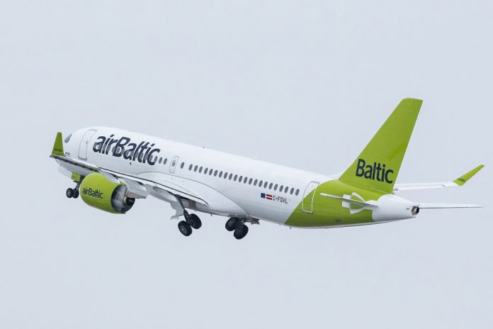 Airbus A220-300 airBaltic в обновленной ливрее