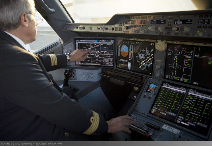 Сенсорные экраны в кабине пилотов Airbus A350