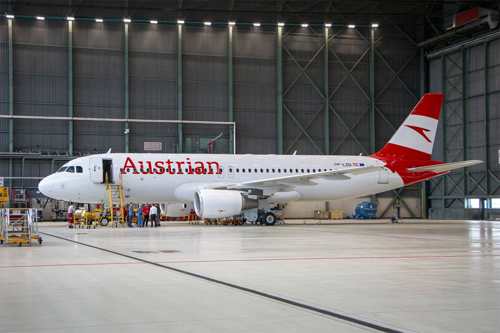 Airbus A320 в ангаре перед передачей авиакомпании Austrian Airlines