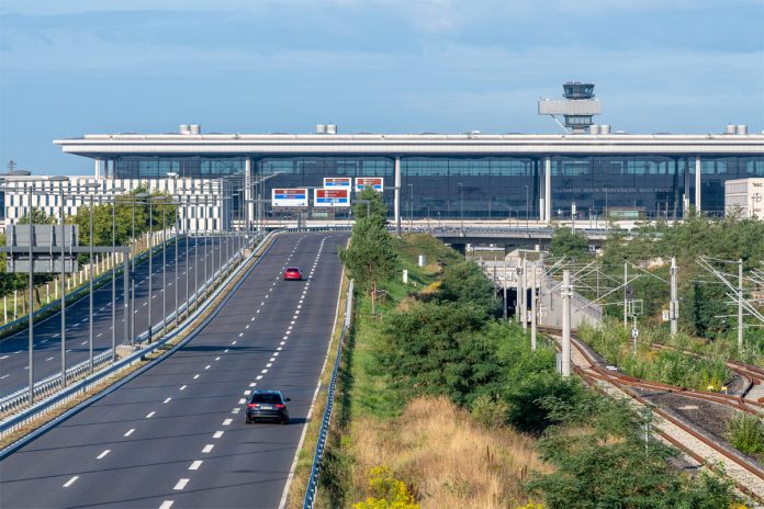 Основной терминал аэропорта Берлина Бранденбург
