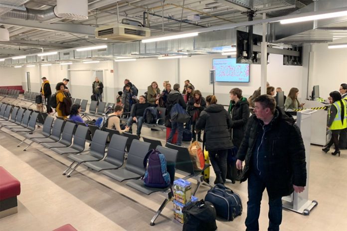 Пассажиры рейса Ryanair Берлин-Киев, которые не смогли вылететь в Украину