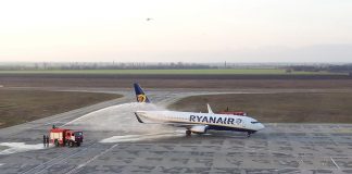 Водяной салют для первого рейса Ryanair в Херсон