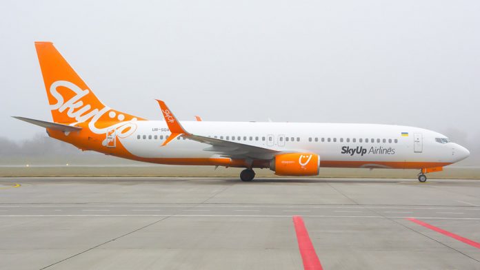 Boeing 737-800 UR-SQA SkyUp