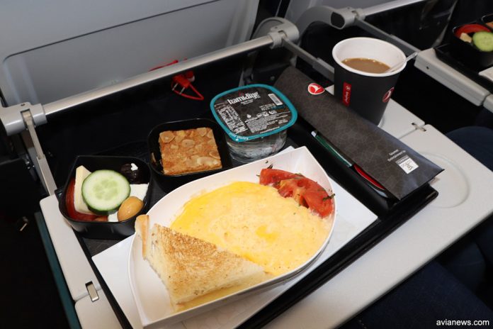 Горячее питание (завтрак) в эконом-классе Turkish Airlines на рейсах между Харьковом и Стамбулом