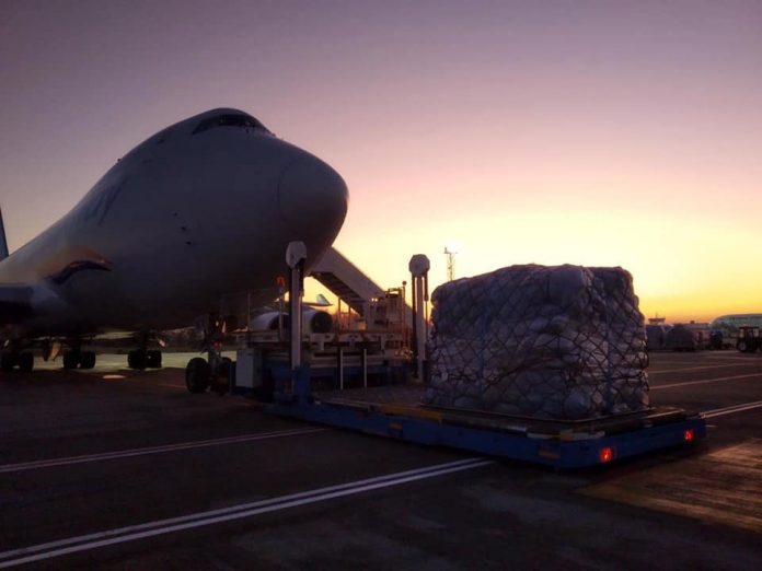 Boeing 747 в аэропорту Борисполь с посылками из Китая