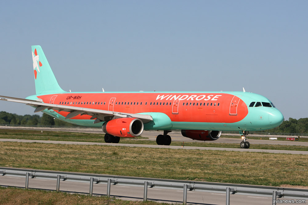Airbus A321 "Роза Ветров" в ливрее, которая используется с 2011 года