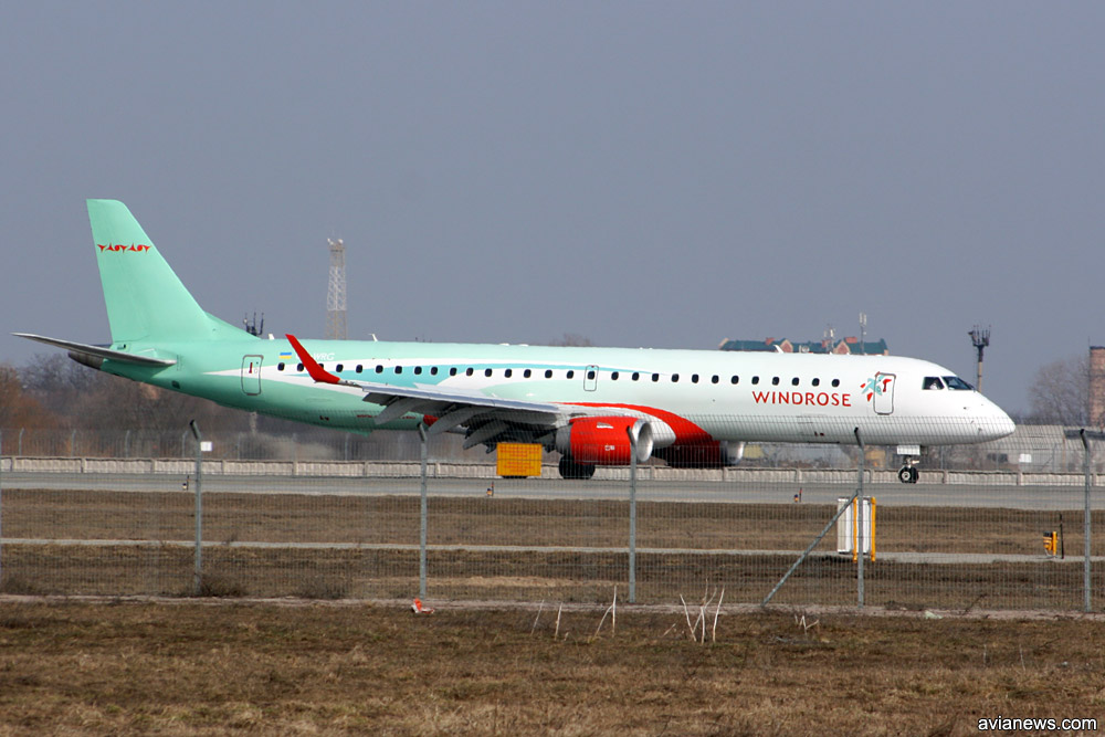 Embraer 195 "Роза Ветров" в 2009 году.