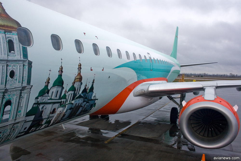 Embraer 195 "Роза Ветров" с изображением Софийского собора в Киеве