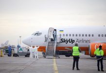 Boeing 737-700 UR-SQD SkyUp, выполнивший рейс из Уханя в Харьков