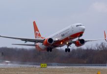 Взлет Boeing 737-800 SkyUp