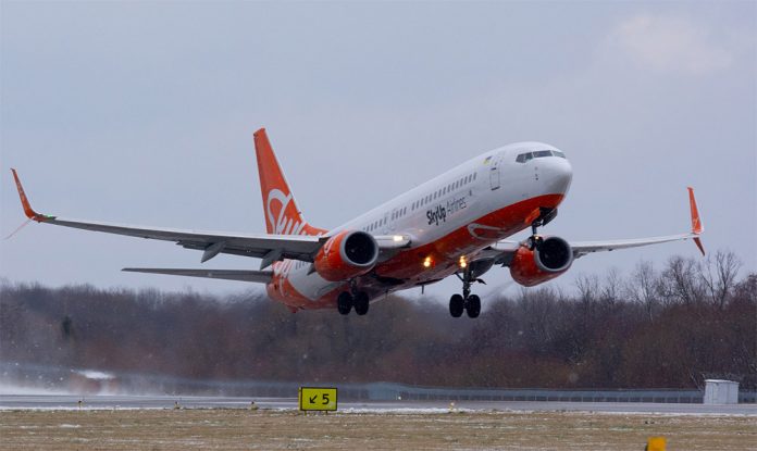 Взлет Boeing 737-800 SkyUp