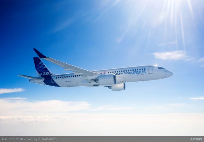 Airbus A220-300 в небе
