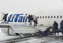 Эвакуация пассажиров из Boeing 737-500 "Ютэйр" на полосе аэропорта Усинск