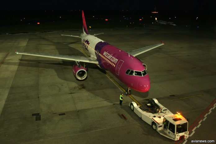 Буксировка Airbus A320 Wizz Air