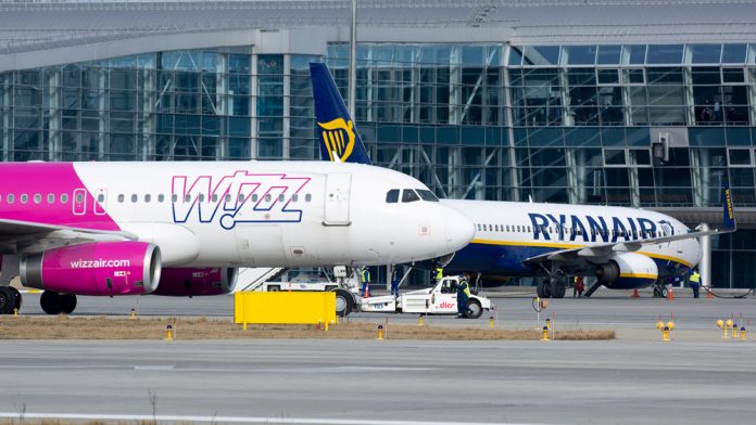 Самолеты Wizz Air и Ryanair