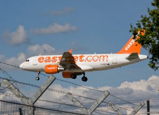 Airbus A319 easyJet заходит на посадку
