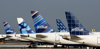 Хвосты самолетов JetBlue