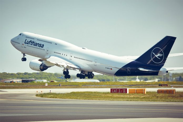 Взлет Boeing 747 Lufthansa