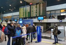 Регистрация пассажиров Ryanair на стойке в аэропорту