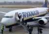 Высадка пассажиров из самолета Ryanair