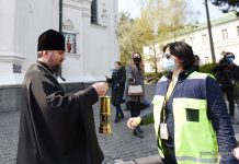 Передача благодатного огня предстоятелю ПЦУ Епифанию